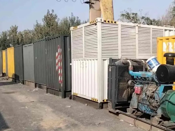 德城200KW柴油发电机机组每小时油耗是多少？